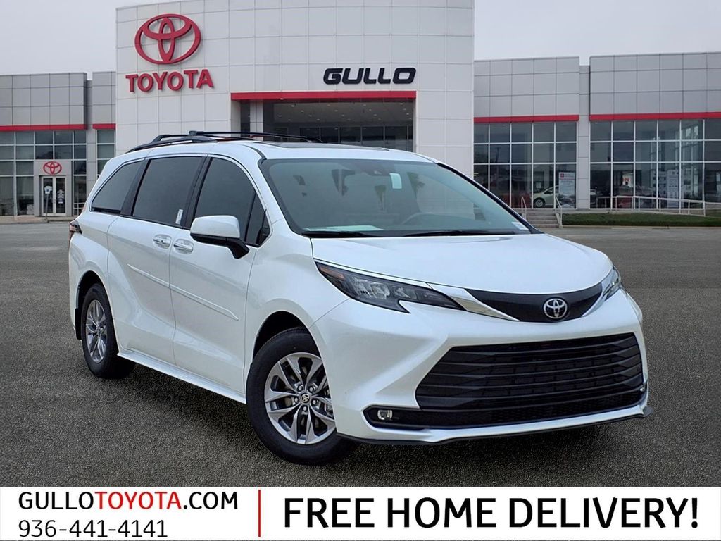 New 2026 Toyota Sienna XLE