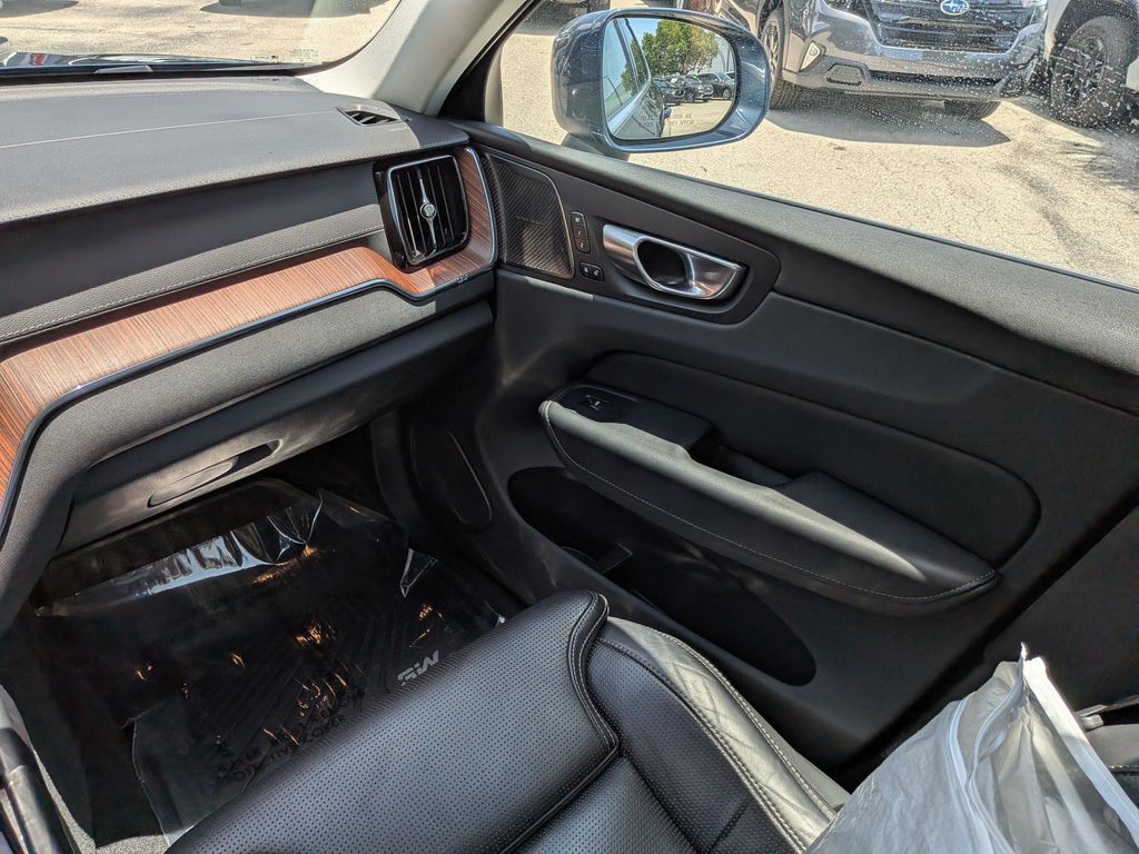 2023 Volvo XC60 B5 ULTIMATE BRIGHT THEME — миниатюра 20
