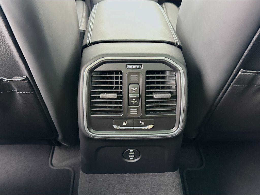 صورة مصغرة 30 لـ 2026 Porsche MACAN
