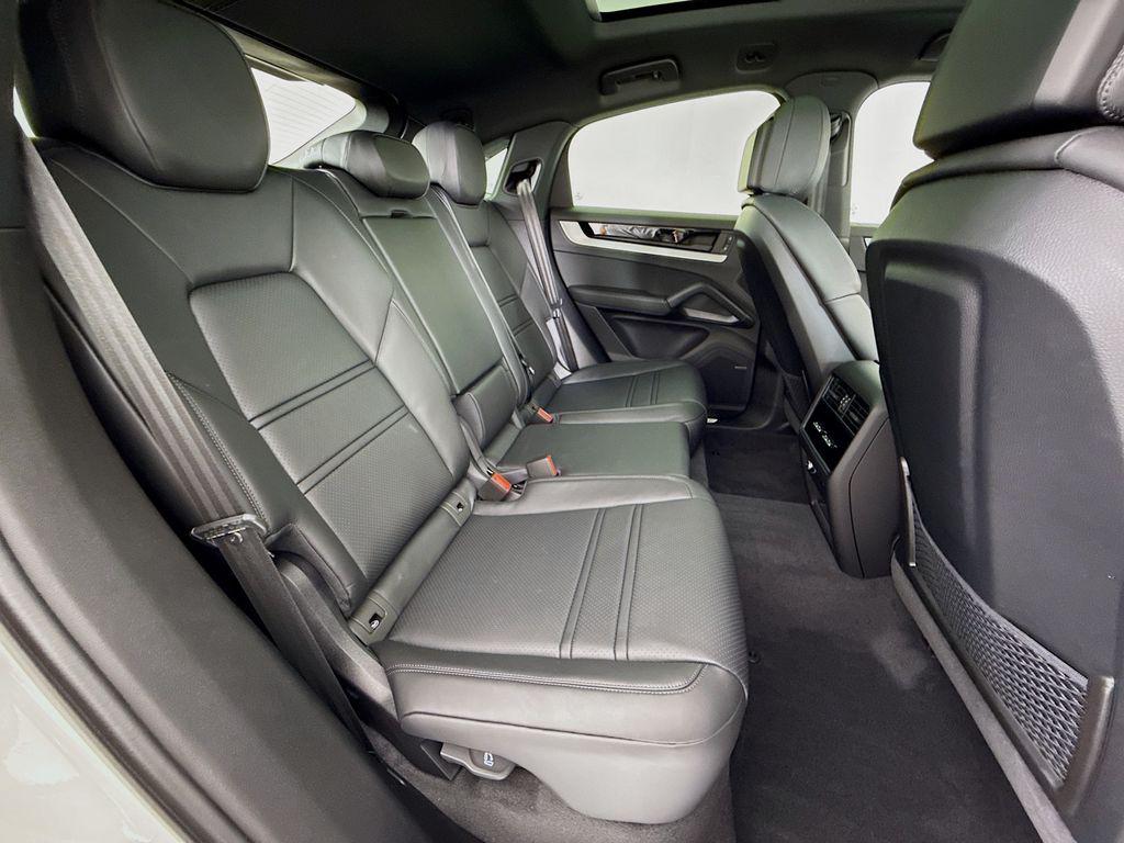 2026 Porsche CAYENNE — миниатюра 29