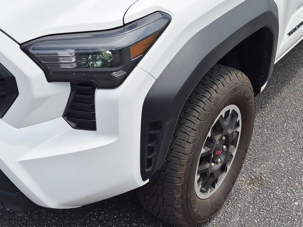 2025 Toyota TACOMA TRD OFF ROAD — фото 9