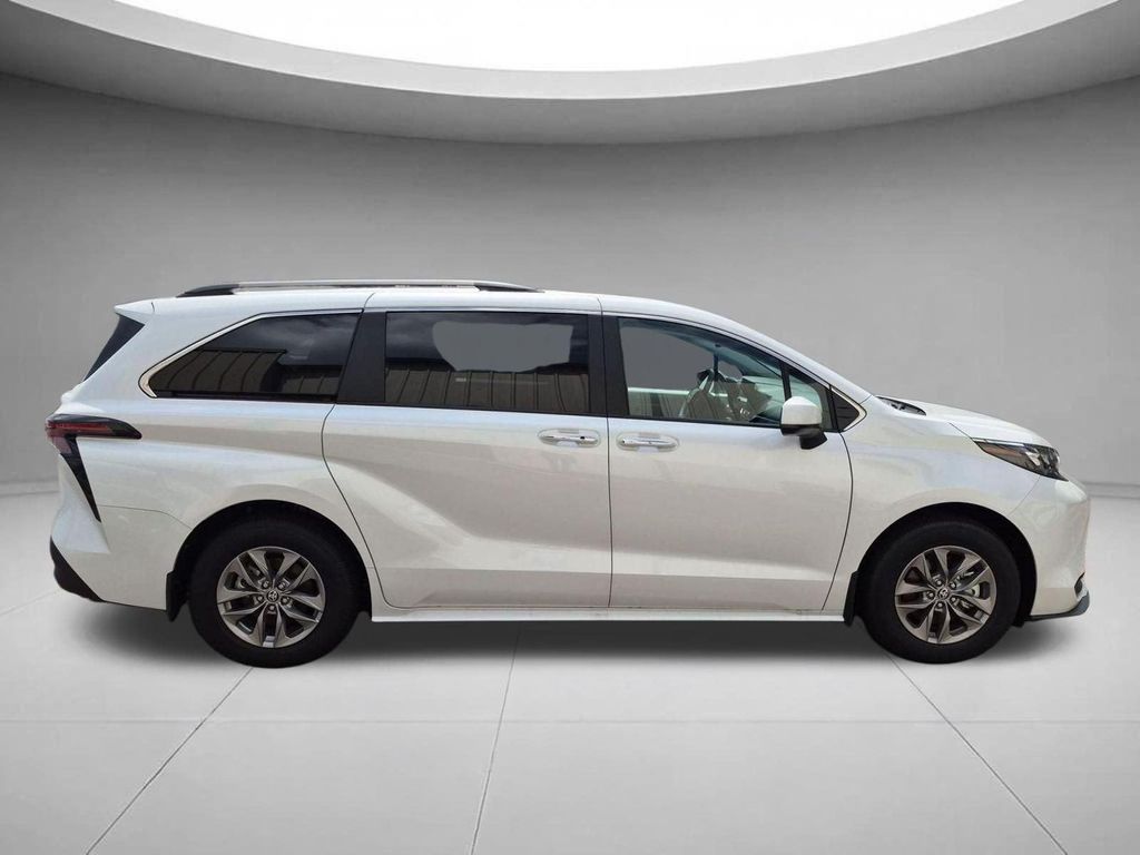 2026 Toyota SIENNA XLE 照片 6