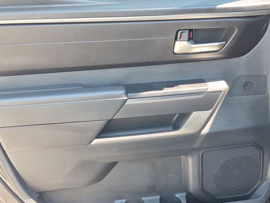 صورة مصغرة 30 لـ 2023 Toyota TUNDRA SR5