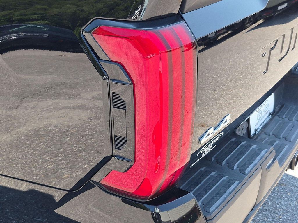 صورة مصغرة 12 لـ 2023 Toyota TUNDRA SR5