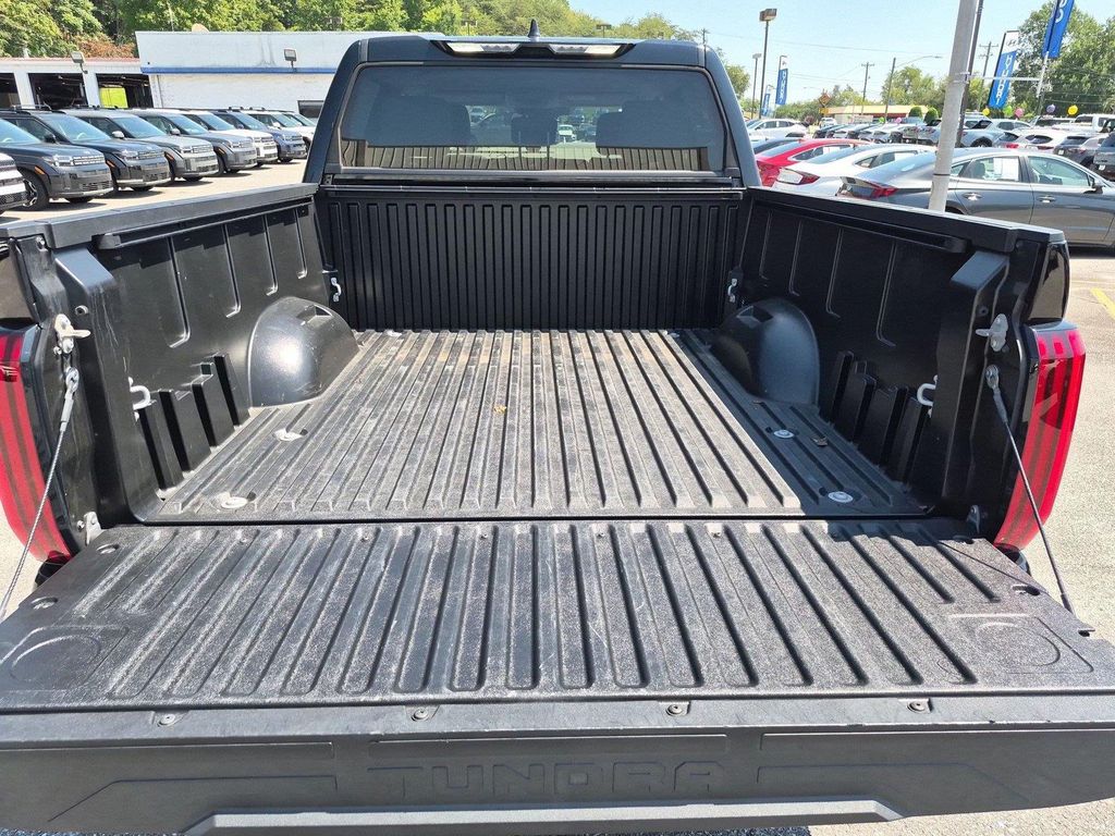 صورة مصغرة 33 لـ 2023 Toyota TUNDRA SR5