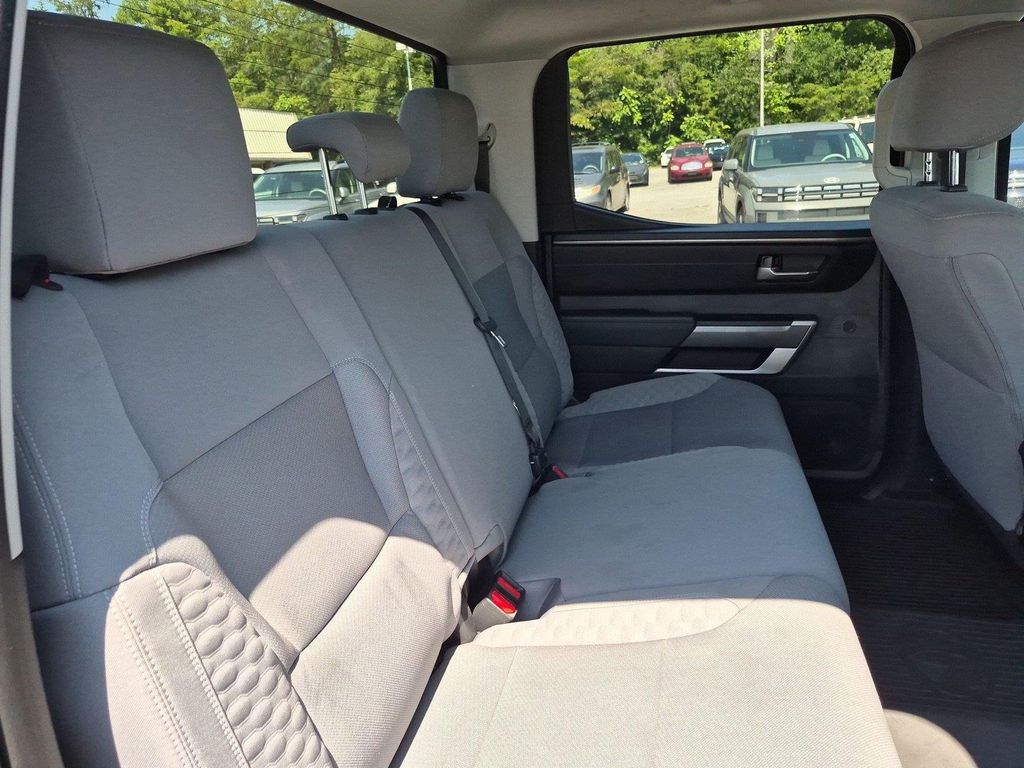 صورة مصغرة 34 لـ 2023 Toyota TUNDRA SR5