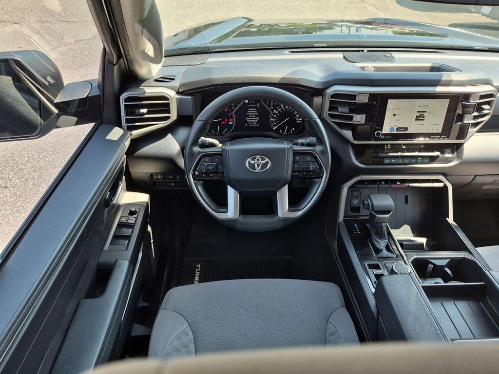 صورة مصغرة 32 لـ 2023 Toyota TUNDRA SR5