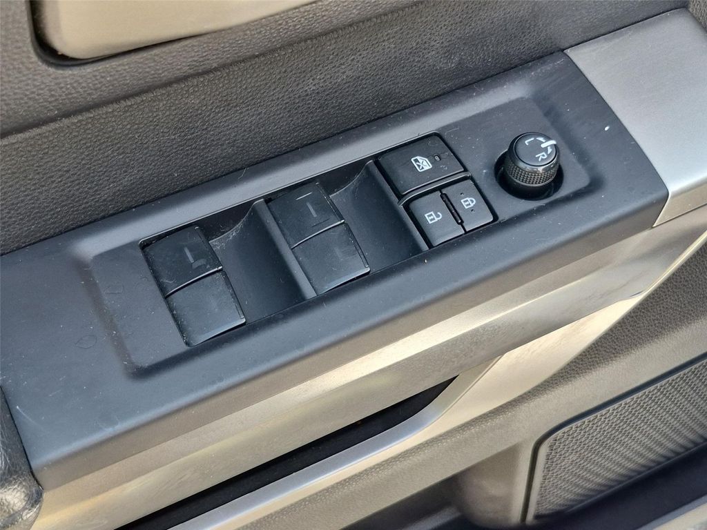 2023 Toyota TUNDRA SR5 缩略图 16
