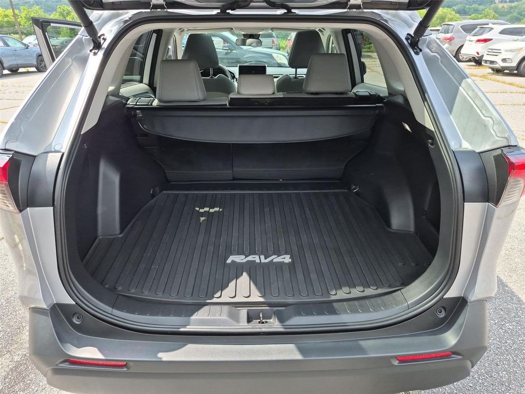 صورة مصغرة 33 لـ 2025 Toyota RAV4 XLE PREMIUM