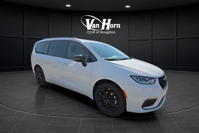 New 2026 Chrysler Pacifica Limited