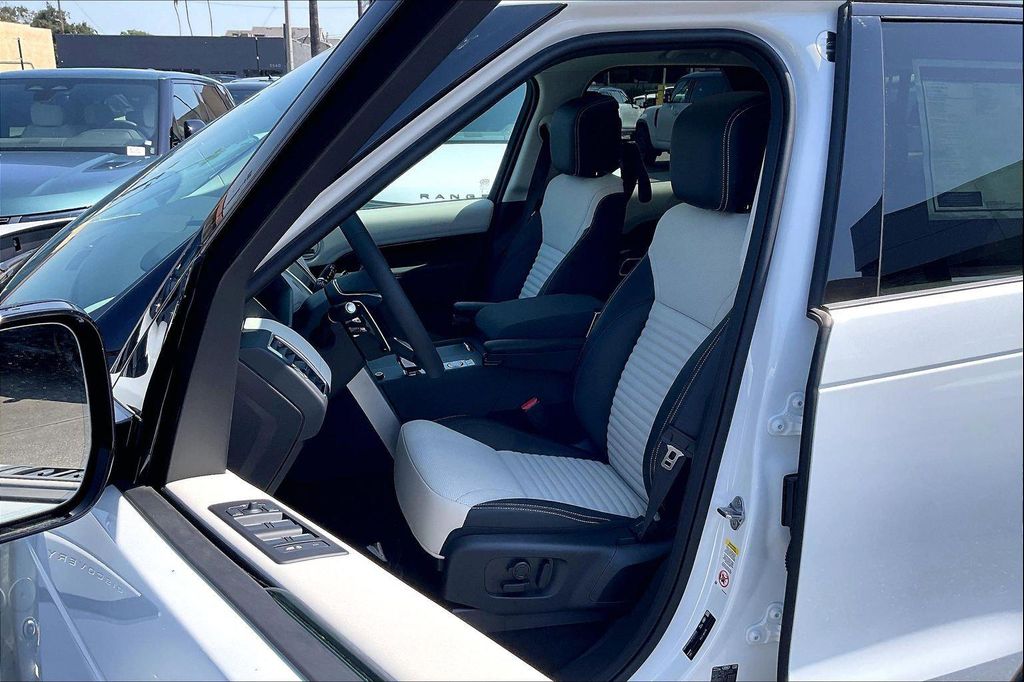 2026 LAND Rover DISCOVERY S — миниатюра 16