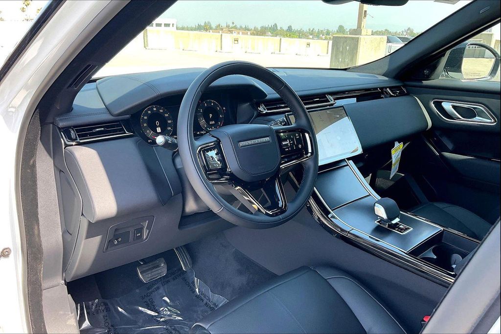 صورة 10 لـ 2026 LAND Rover RANGE ROVER VELAR P250 SE R-DYNAMIC