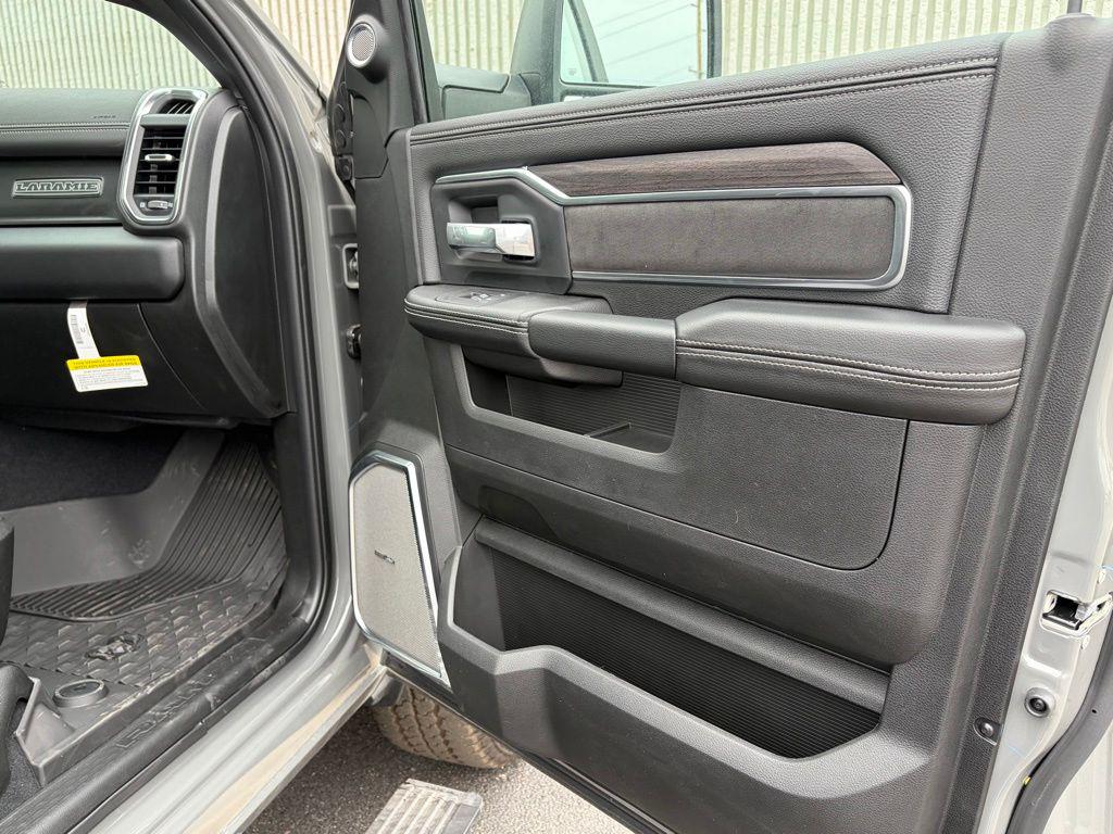 2026 RAM 2500 LARAMIE CREW CAB 4X4 6'4' BOX — миниатюра 18