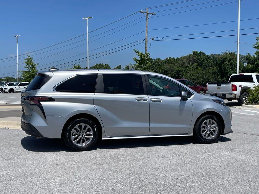 2025 Toyota SIENNA LE 照片 8