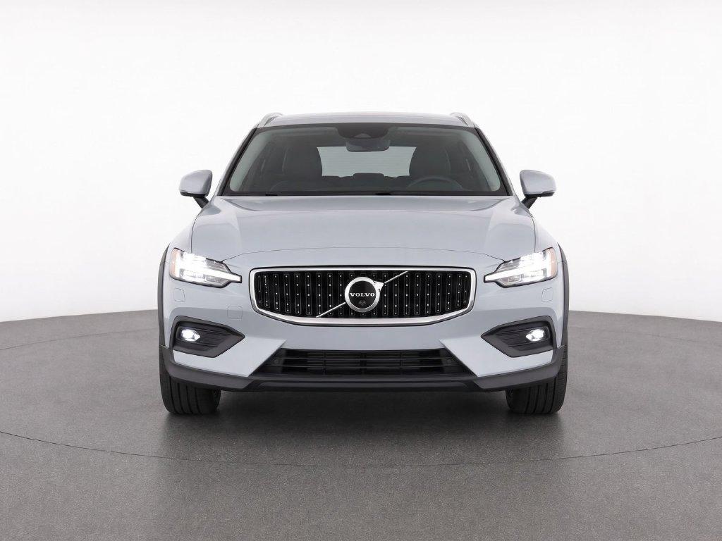 صورة 2 لـ 2025 Volvo V60 CROSS COUNTRY B5 PLUS