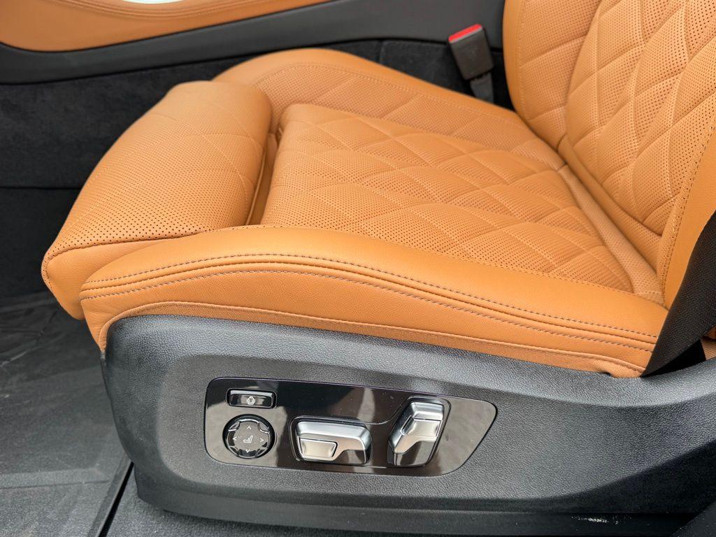 2026 BMW X5 M60I — миниатюра 16