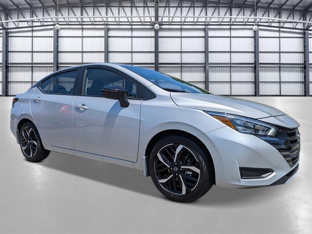 New 2025 Nissan Versa 1.6 SR