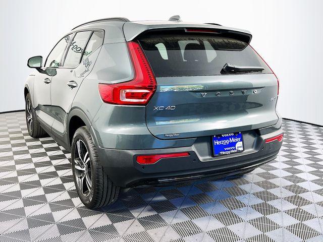 2026 Volvo XC40 B5 CORE — фото 4