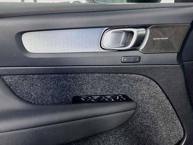 صورة مصغرة 11 لـ 2026 Volvo XC40 B5 ULTRA BLACK EDITION