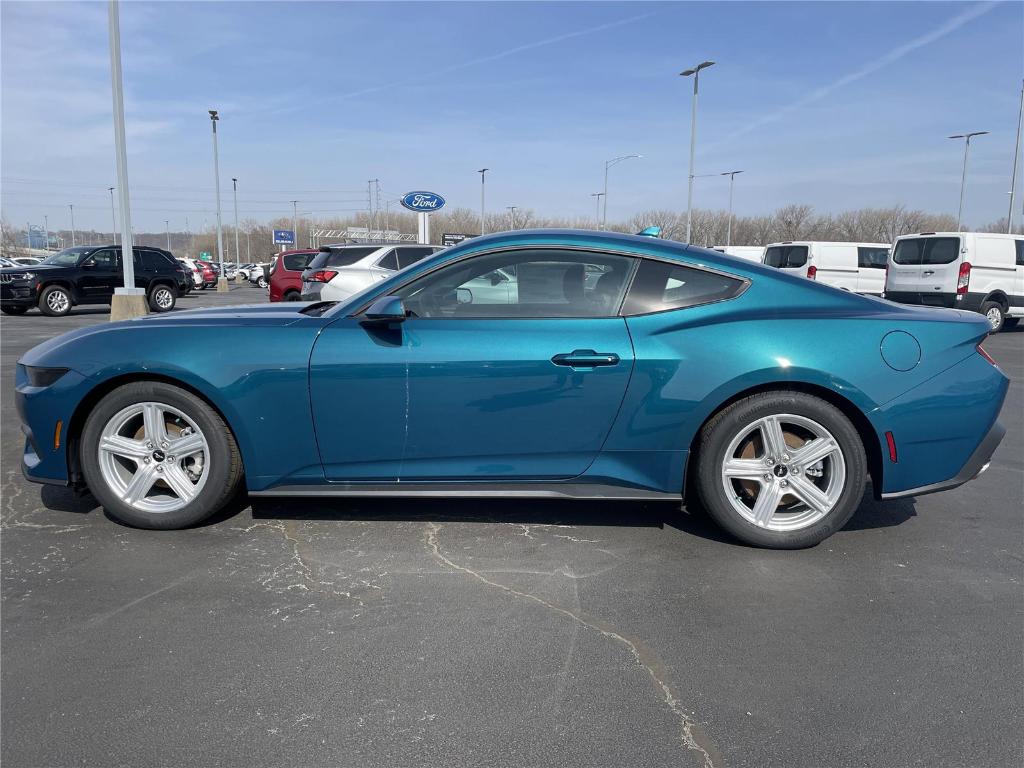 2026 FORD MUSTANG ECOBOOST PREMIUM — фото 2