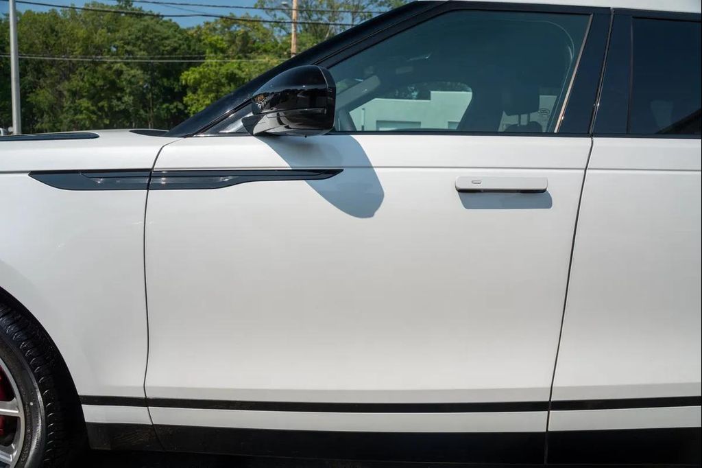 صورة 3 لـ 2024 LAND Rover RANGE ROVER VELAR P250 SE R-DYNAMIC