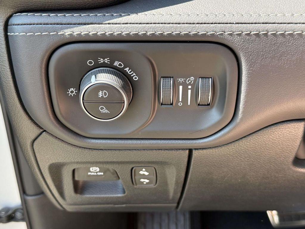 صورة مصغرة 31 لـ 2026 RAM 1500 RHO