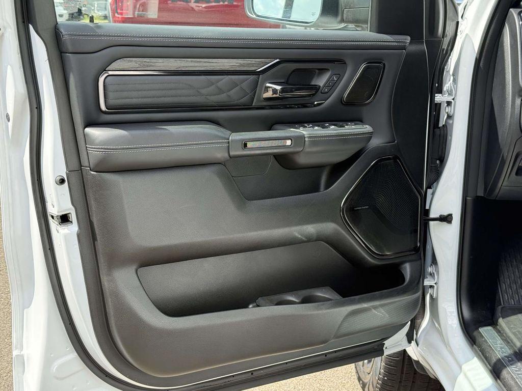 صورة مصغرة 30 لـ 2025 RAM 1500 LIMITED