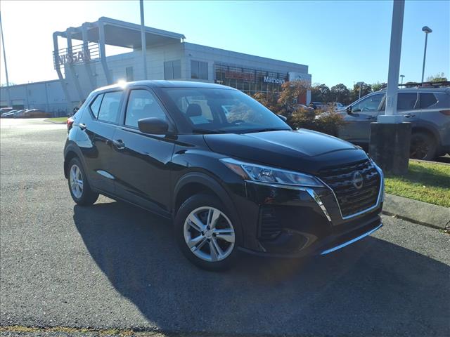 New 2025 Nissan Kicks Play S