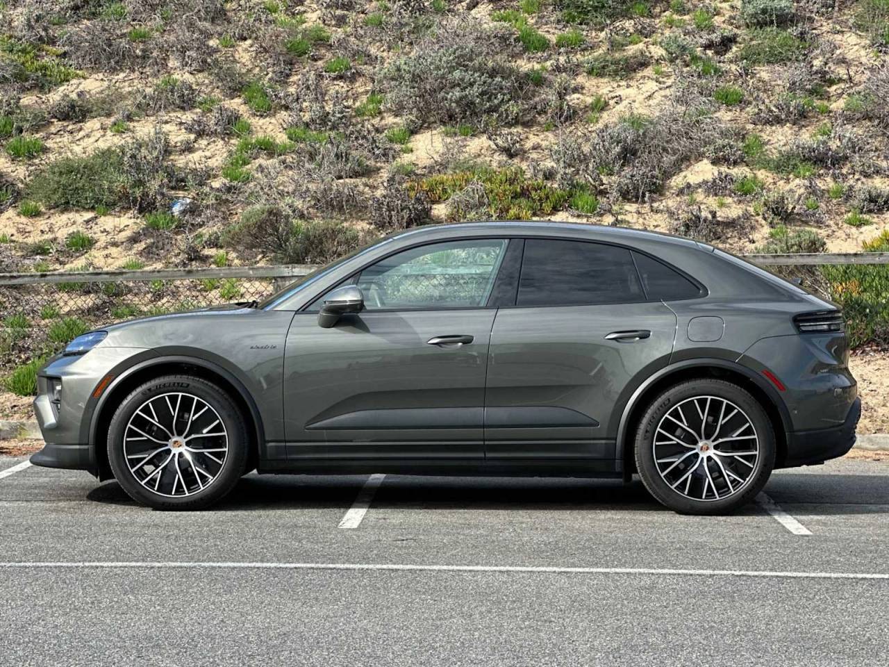 2025 Porsche MACAN — фото 2