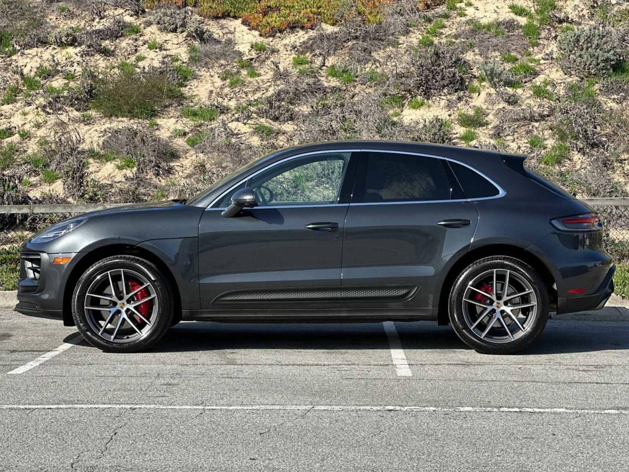 2025 Porsche MACAN — фото 2