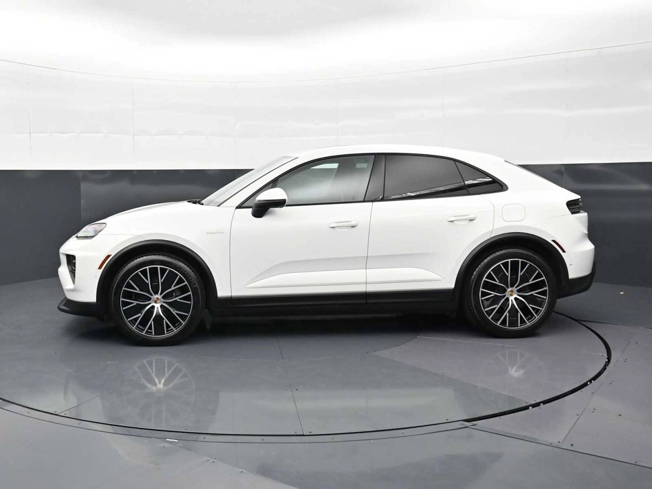 2025 Porsche MACAN — фото 2