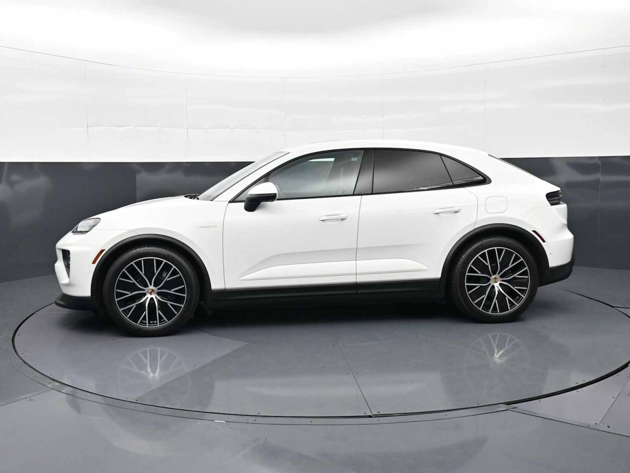 2025 Porsche MACAN — фото 2