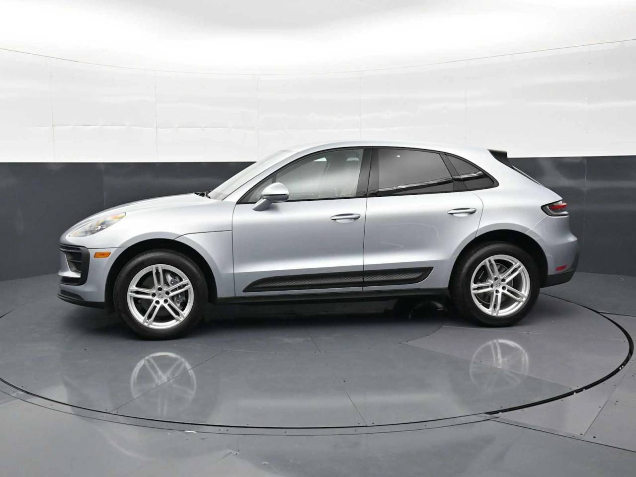 2025 Porsche MACAN — фото 2