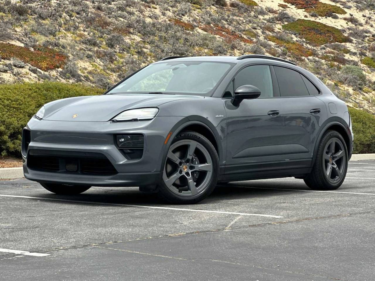 2025 Porsche MACAN — фото 1