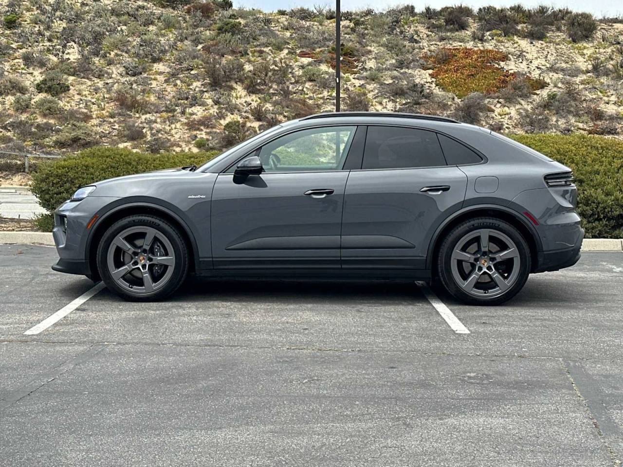 2025 Porsche MACAN — фото 2
