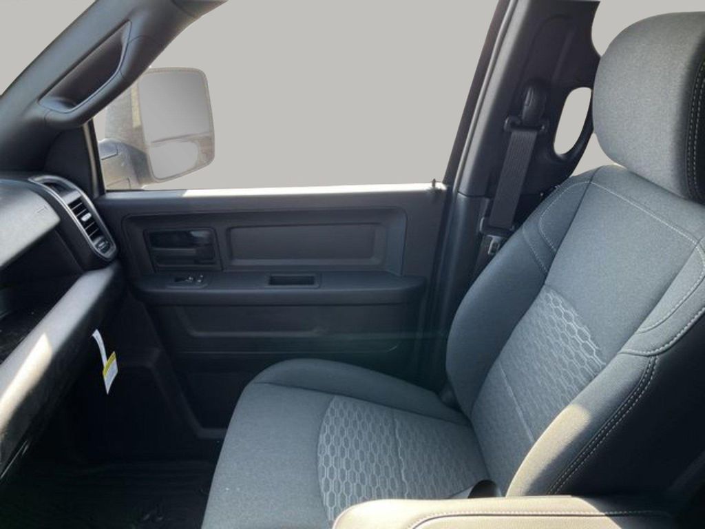 2026 RAM 2500 BLACK EXPRESS CREW CAB 4X4 6'4' BOX — миниатюра 18