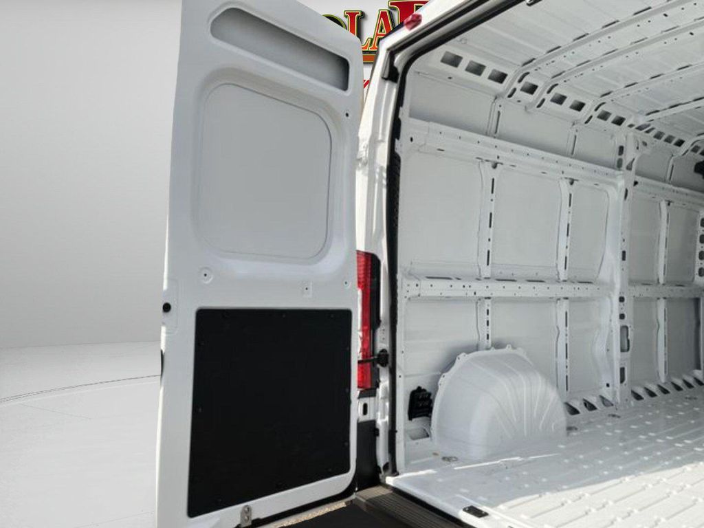 2026 RAM PROMASTER 2500 TRADESMAN — миниатюра 11