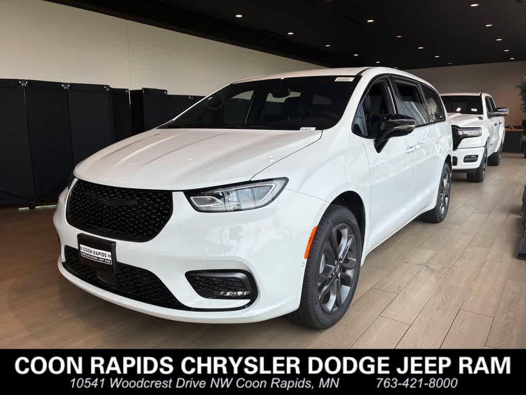 New 2026 Chrysler Pacifica L