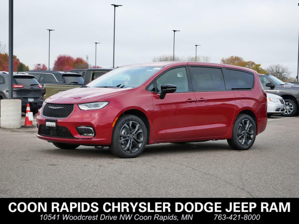 New 2026 Chrysler Pacifica L