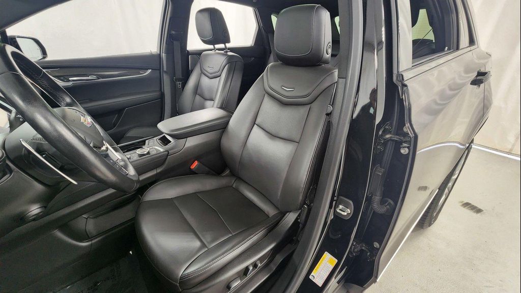 2022 Cadillac XT5 SPORT — фото 10