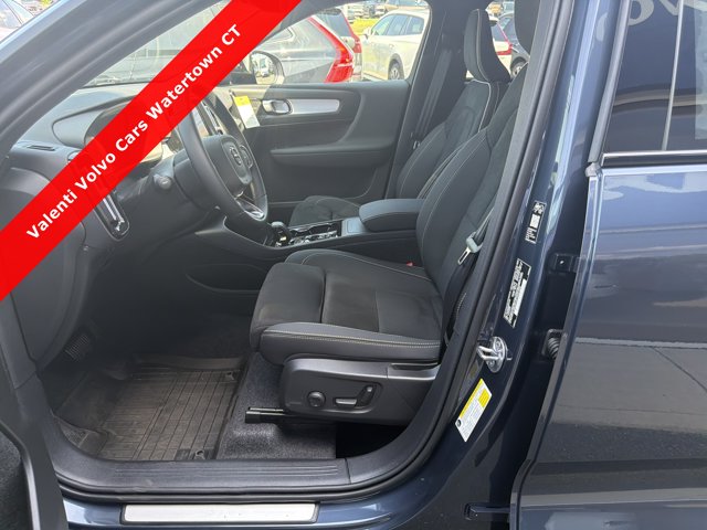 صورة 17 لـ 2026 Volvo XC40 ULTRA BLACK EDITION