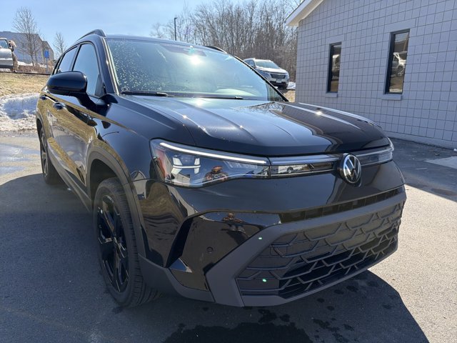 New 2026 Volkswagen Taos SE Black