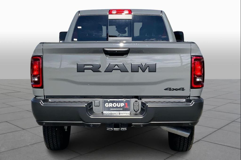 صورة 4 لـ 2026 RAM 2500 TRADESMAN CREW CAB 4X4 6'4' BOX