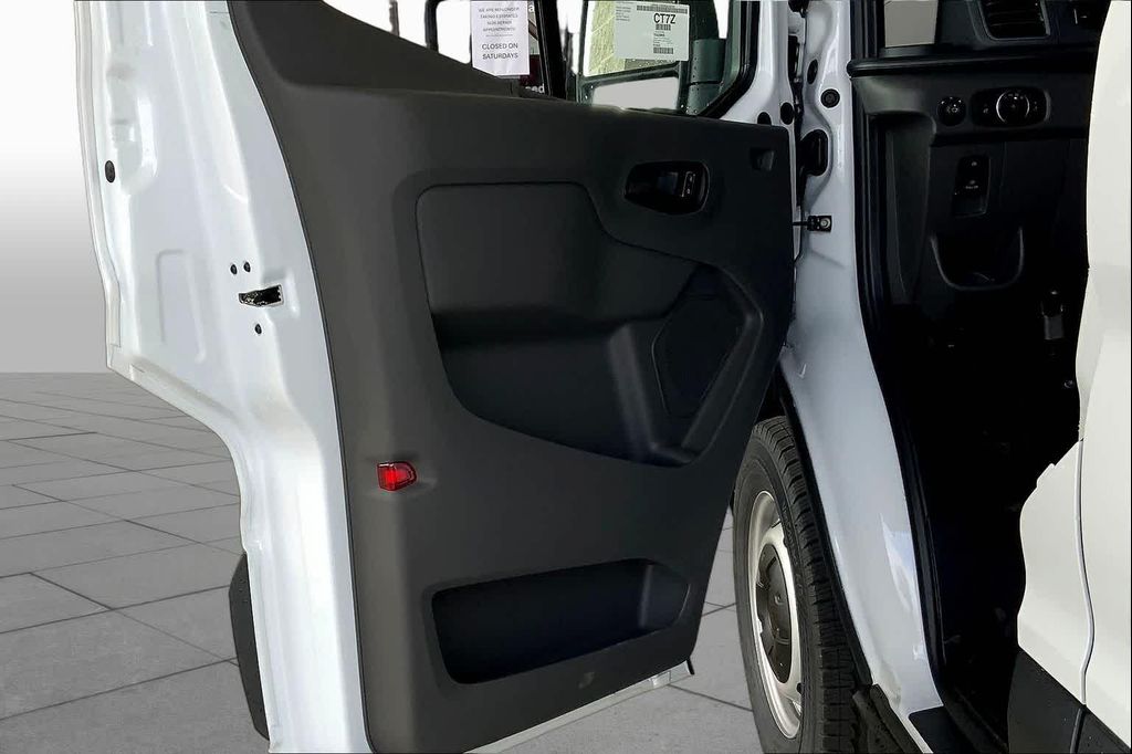 صورة 10 لـ 2026 FORD TRANSIT-150 BASE