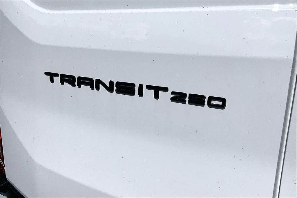 صورة مصغرة 15 لـ 2026 FORD TRANSIT-250 BASE