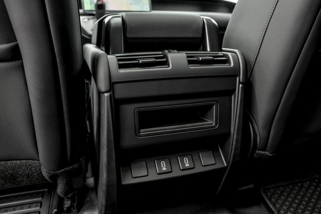 2026 LAND Rover DEFENDER P300 S — миниатюра 17