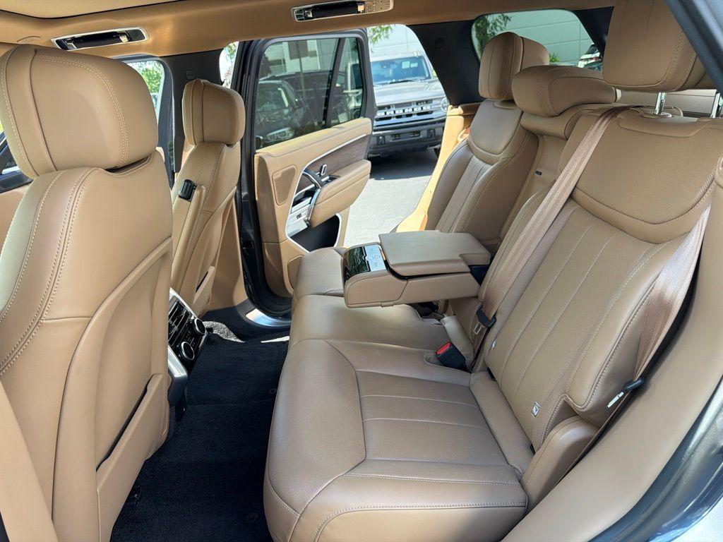 2025 LAND Rover RANGE ROVER P530 SE photo 9