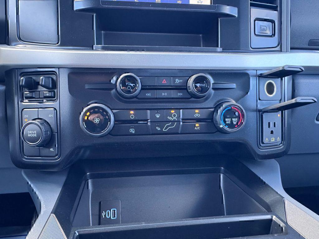 2026 FORD F-350 XLT thumbnail 25