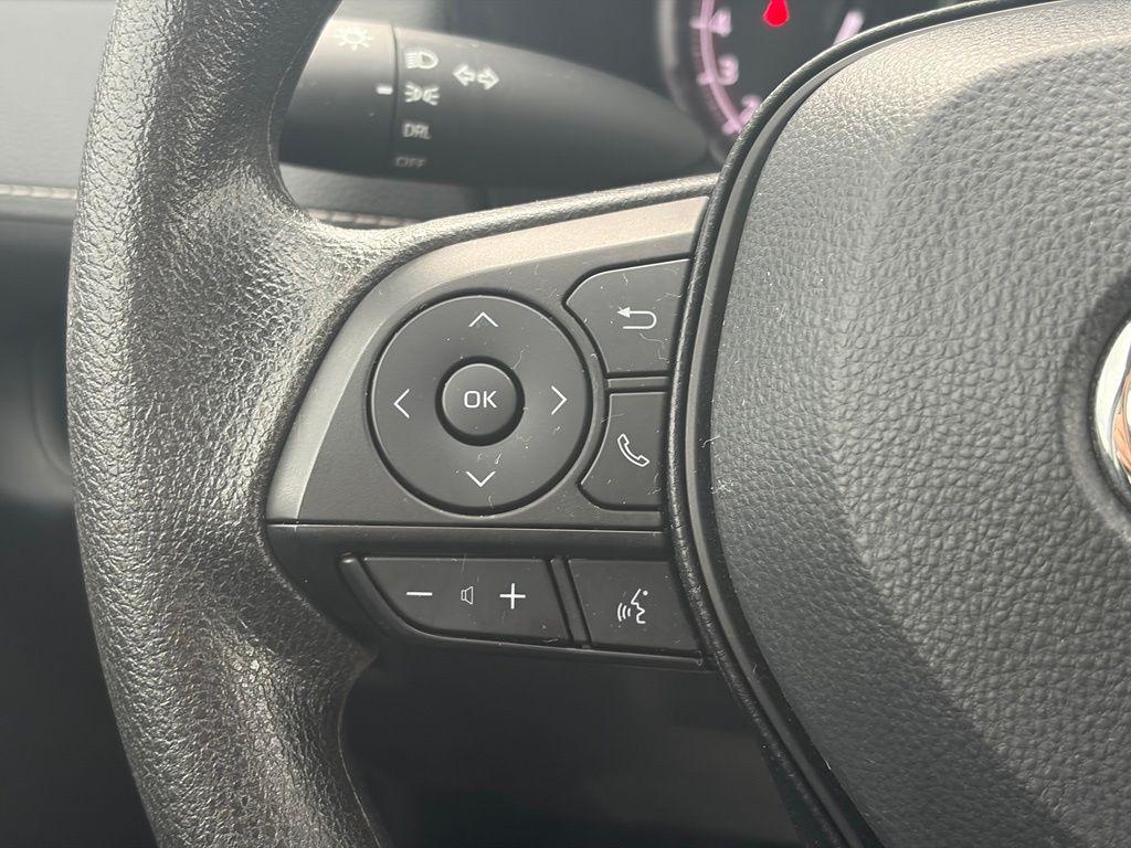 2025 Toyota RAV4 LE — миниатюра 23
