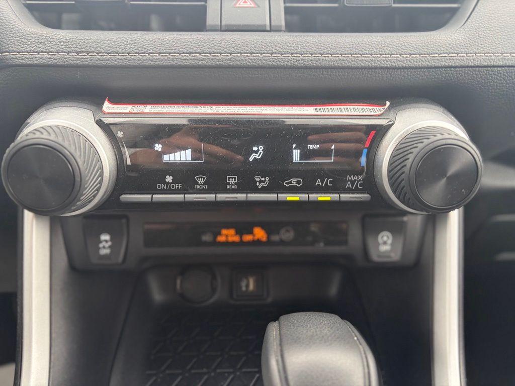 2025 Toyota RAV4 LE — миниатюра 29